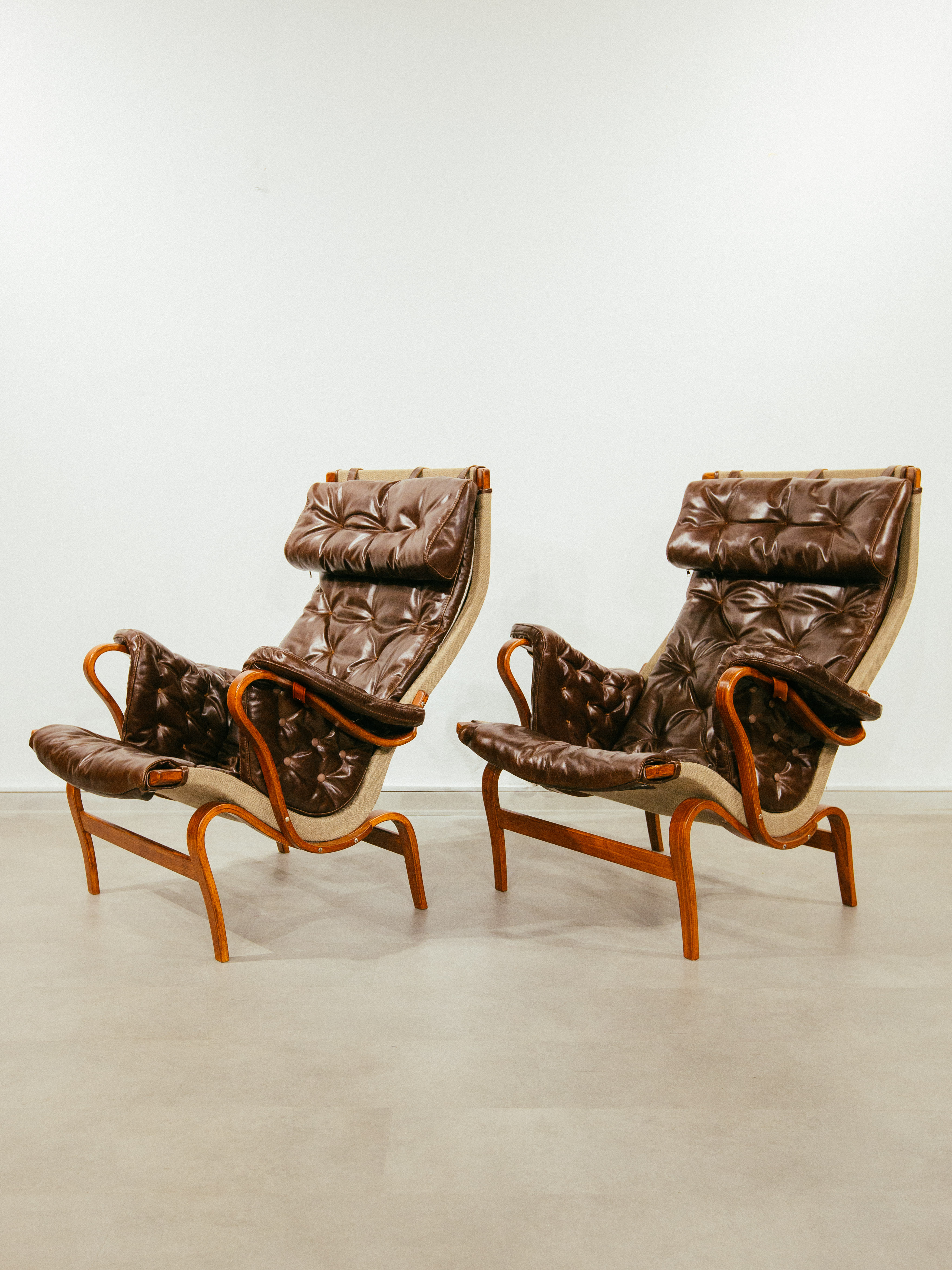 Bruno Mathsson tasarımı , Dux marka üretimi ' Pernilla Lounge Chair'